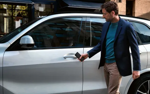 CarKey: condivisione chiavi virtuali e apertura automatica veicolo