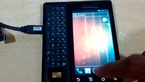 Motorola Droid: ROM Android 4.0 ICS pre-alpha