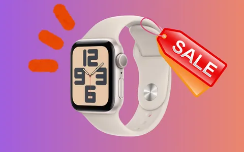 Apple Watch SE in svendita su Amazon: oggi è tuo con una spesa minima
