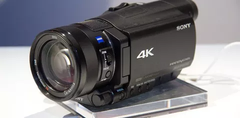Sony svela la videocamera 4K più piccola al mondo