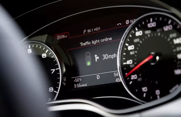 Audi Online Traffic Light Information System nella Audi A6 Saloon.