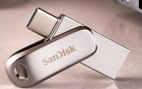 Questa chiavetta dual-USB da 128GB di SanDisk costa solo 12€ su Amazon