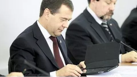 Medvedev sfoggia il proprio iPad