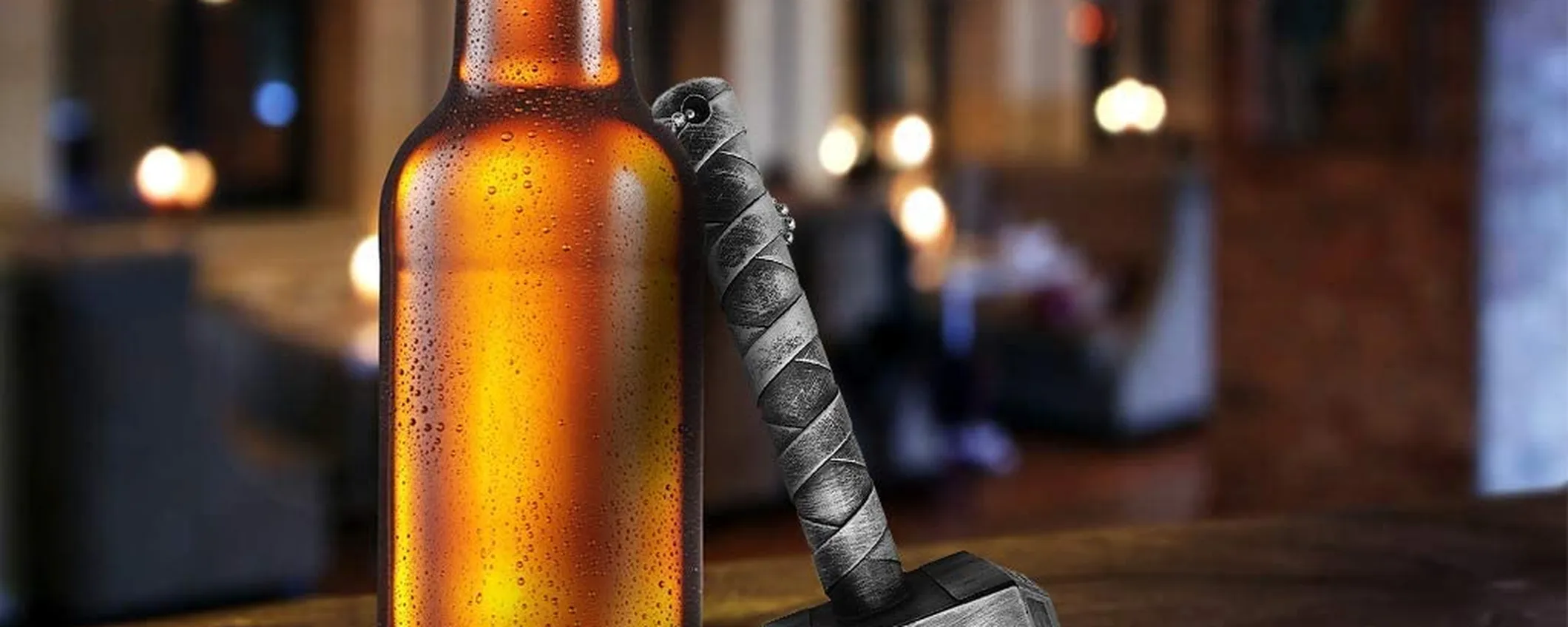 Martello di Thor apribottiglie, il gadget perfetto per l'Estate dei fan dell'eroe