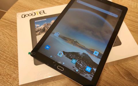 Amazon sbeffeggia Babbo Natale REGALANDO questo super completo tablet