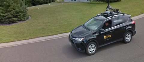 Quando l'auto di Street View incontra una Bing Car