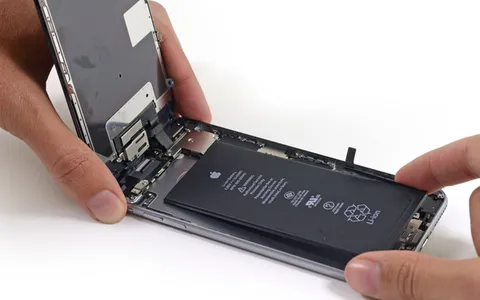 iPhone 6s e 6s Plus, le guide per sostituire batteria e display