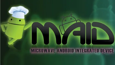Android in cucina con il forno a microonde MAID