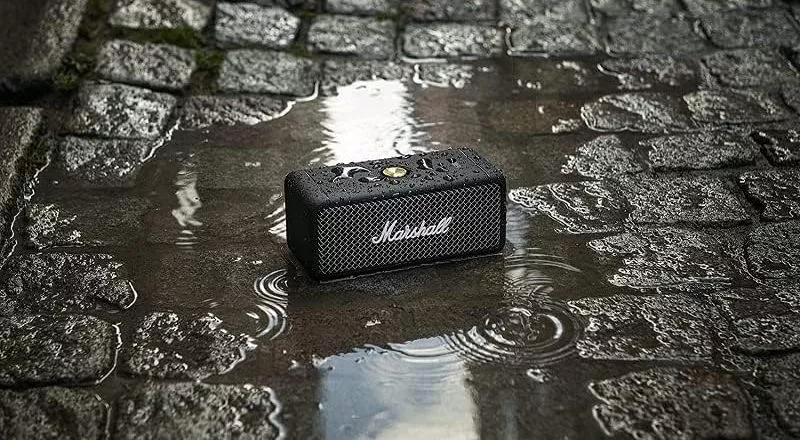 Marshall l'iconico altoparlante portatile dal suono straordinario a -34% su Amazon