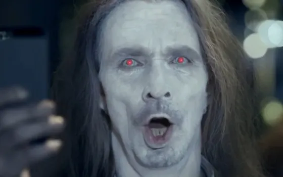 Per Nokia i possessori di iPhone sono degli zombie con gli occhi rossi
