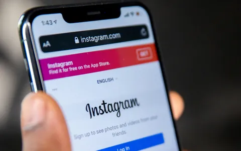 Instagram e Facebook, nuovi utenti generati dall'IA: svolta storica di Meta