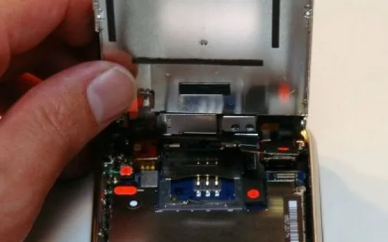 iPhone 3G: l'hanno già smontato!