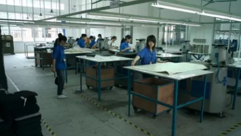 2000 lavoratori della fabbrica di schermi iPhone in sciopero