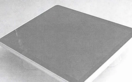 Jonathan Ive illustra ai giudici i prototipi del tablet Apple
