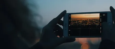 Mercato smartphone, consegne in calo nel 2017