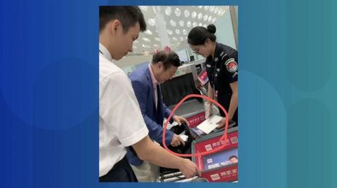 Il CEO di Huawei beccato con il suo iPad in aeroporto