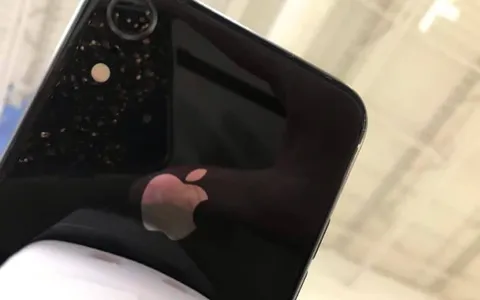 iPhone 9, una foto rivela la fotocamera più grande