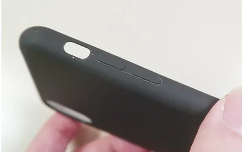 iPhone 8, immagini di una cover offrono conferme sul design
