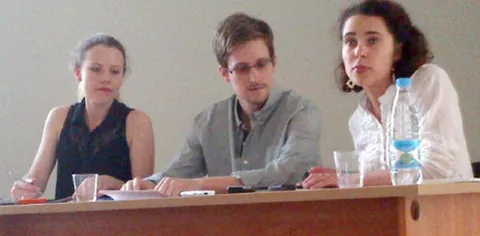 Edward Snowden parla da Mosca