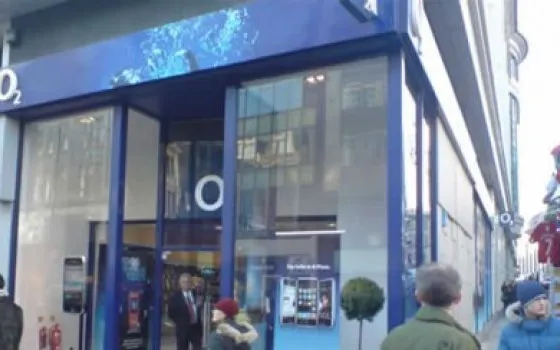 iPhone: entusiasmo in Germania, meno in UK