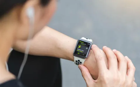 Apple Watch: la funzione SOS salva una donna dal monossido di carbonio