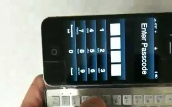 Mini tastiera bluetooth per iPhone 4 e 3Gs