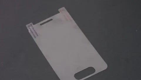 iPhone 5: Una pellicola protettiva svela la forma del tasto home