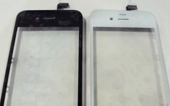 Foto spia dei top-case dei prossimi iPhone: colore bianco e nero