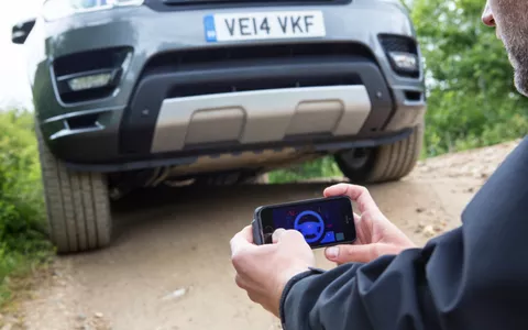 Range Rover, il SUV si guida da iPhone [VIDEO]