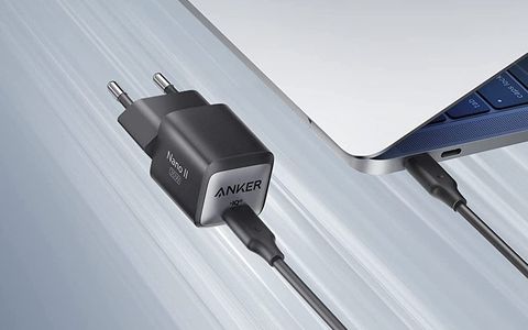 Anker, il caricabatterie USB-C Nano da 30W è in OFFERTA LAMPO