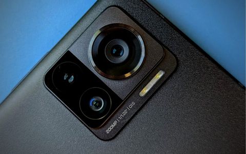 Motorola Edge 30 Ultra, altro CLAMOROSO crollo su Amazon: ora costa 717€