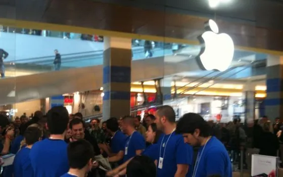 La notte di iPhone 5: file senza precedenti davanti agli Apple Store