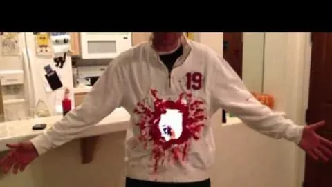 Un costume da Halloween con iPad, Facetime e tanto sangue