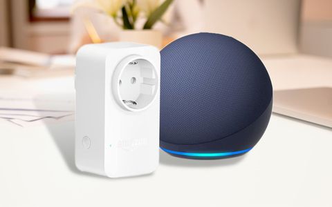 La tua casa smart in una mossa: Echo Dot 5+Amazon Smart Plug a soli 49€