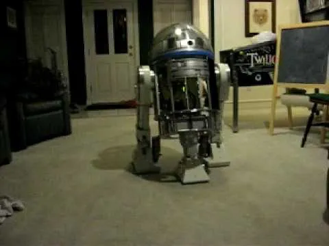 R2D2 takes his first steps