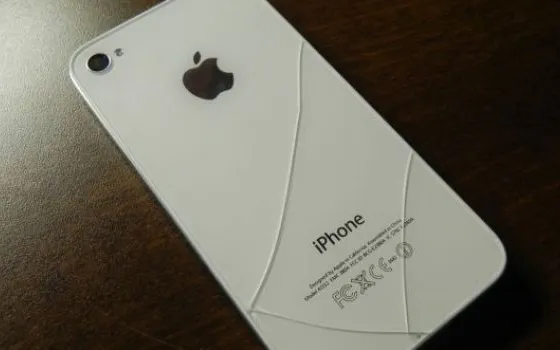 Bloomberg: iPhone bianco in arrivo entro fine aprile