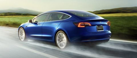 Tesla, l'Autopilot costerà di più da novembre