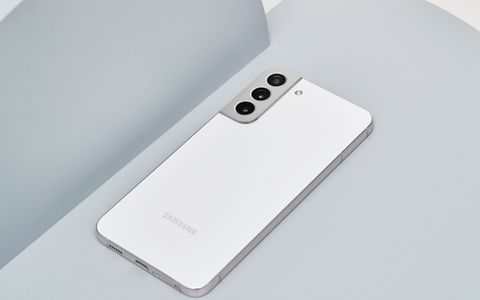 Samsung Galaxy S22 5G (Phantom White): il prezzo Amazon crolla DEFINITIVAMENTE