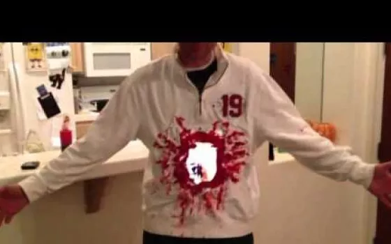 Un costume da Halloween con iPad, Facetime e tanto sangue