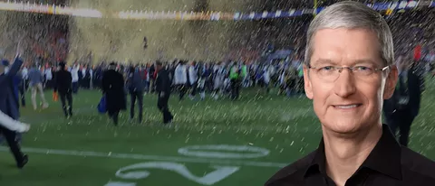 Tim Cook, foto mosse al Super Bowl: ironia social