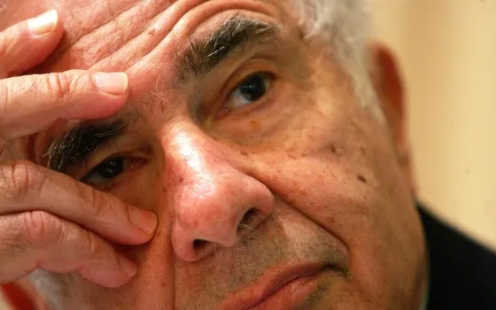 Carl Icahn continua a investire in Apple: raggiunti i 3 miliardi