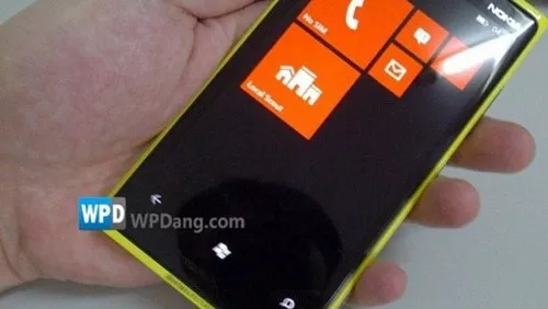 Nokia Phi, fotografato il primo Windows Phone 8?