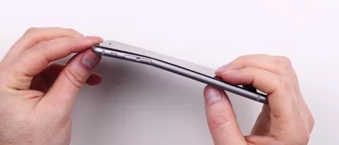 iPhone 6 Plus: il test di deformazione in video