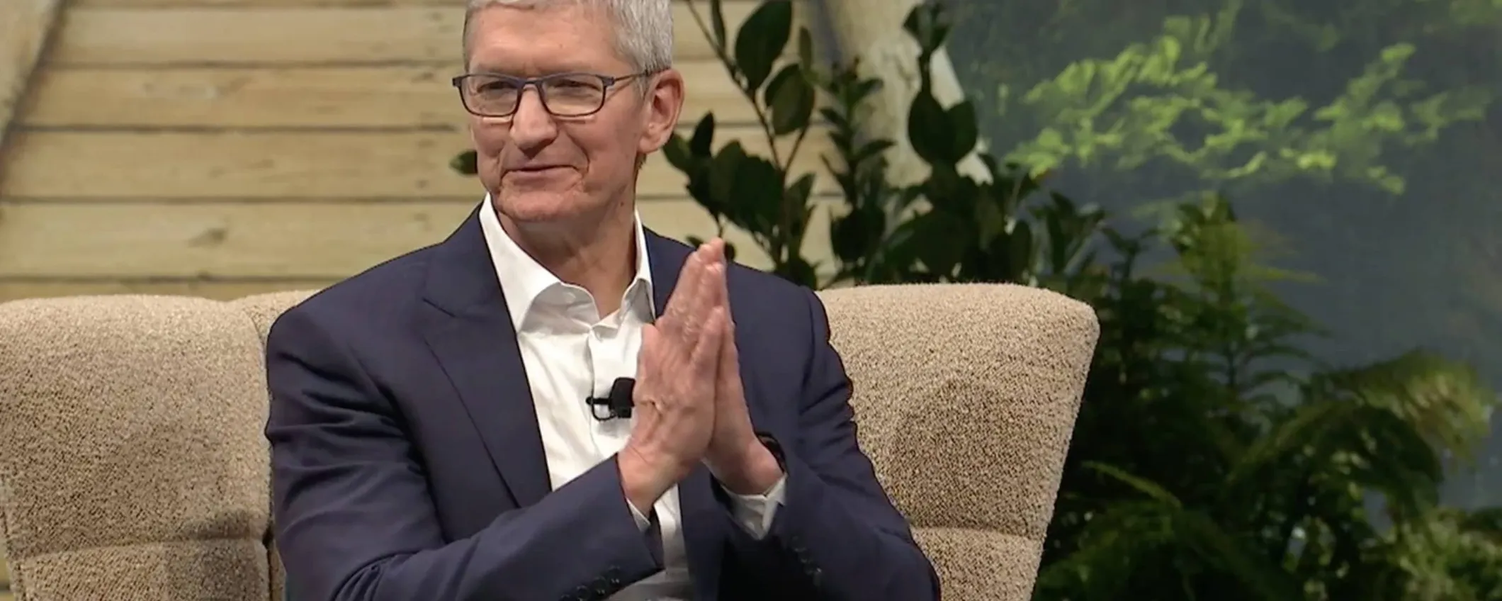 Denunciato lo stalker di Tim Cook, gli portava fiori e champagne