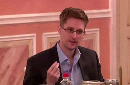 Edward Snowden: la CIA al lavoro per anni per rompere la sicurezza di iPhone