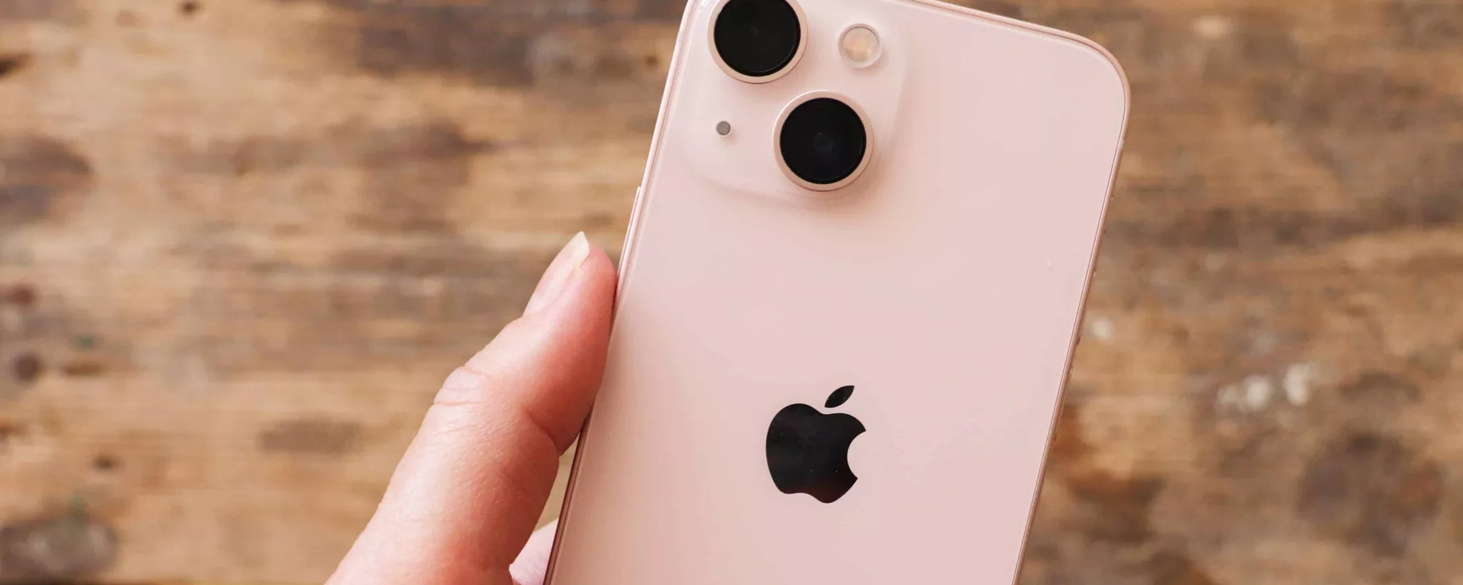 Apple iPhone 15 (128 GB): l'ELEGANTE tonalità rosa è in super offerta su eBay
