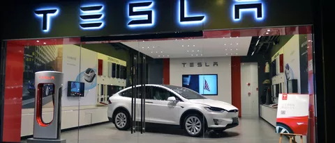 Tesla torna a fare utili