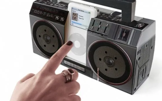 iPod Boombox (di cartone o fatta in casa)