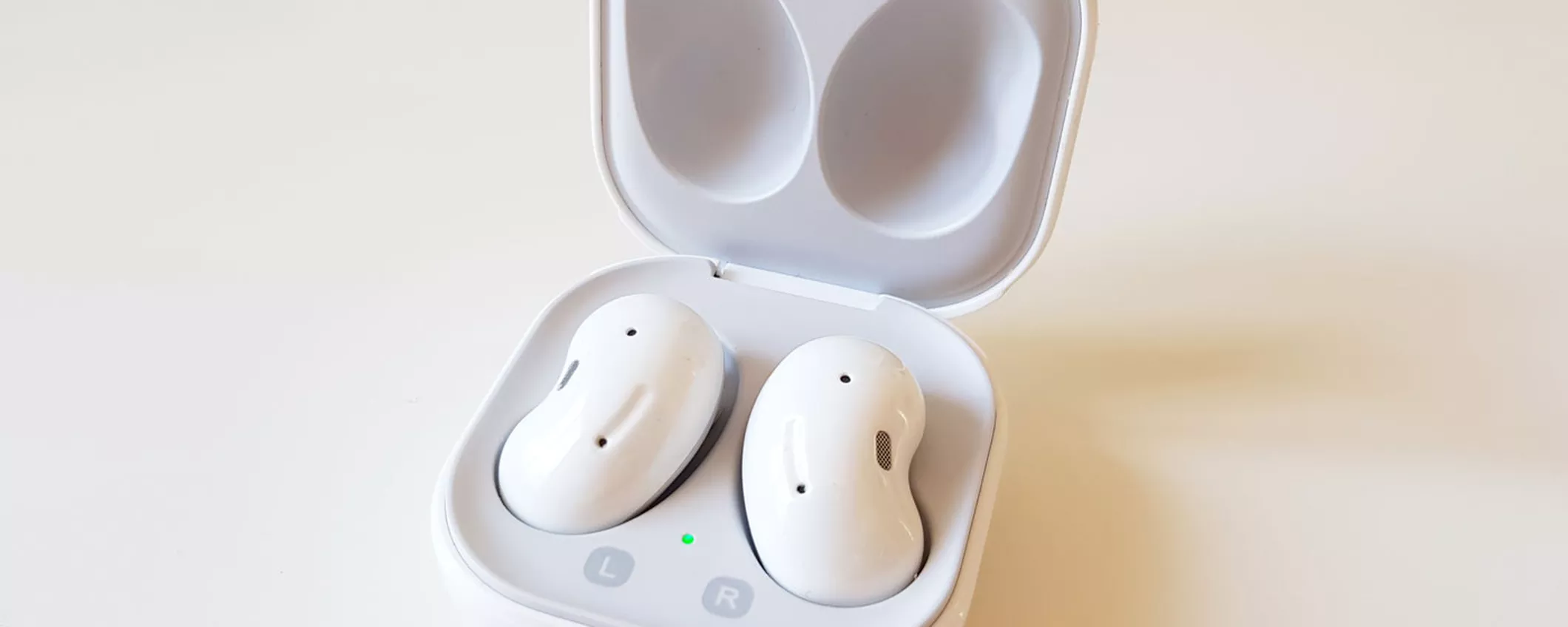 Samsung Galaxy Buds Live, con lo sconto del 61% vanno a RUBA su Amazon