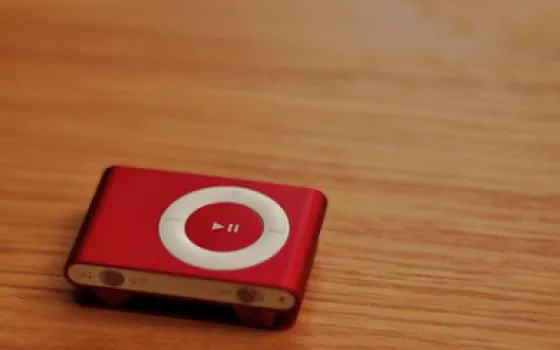Riparatore truffa Apple facendosi spedire illegalmente 9000 iPod shuffle